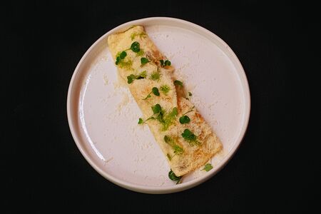 Омлет с форелью и страчателлой