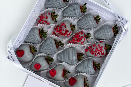 Клубника в шоколаде - Голубая матча