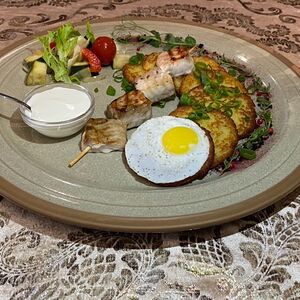 Белорусские домашние драники с шашлыком из семги