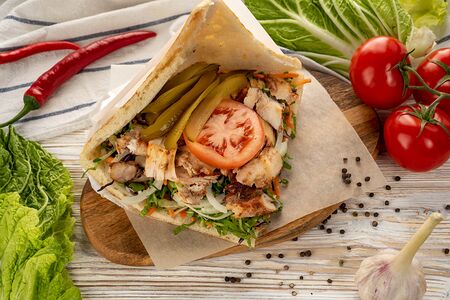 Донер куриный в хлебе