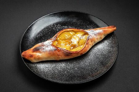 Хачапури по-аджарски с яблоками