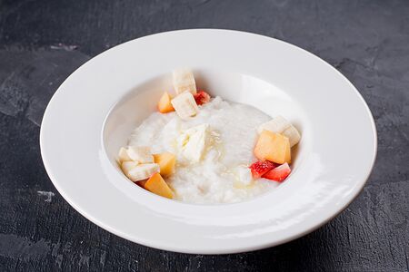 Рисовая каша, клюква и курага