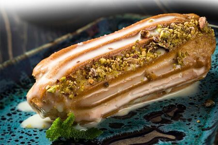 Эклер фисташковый