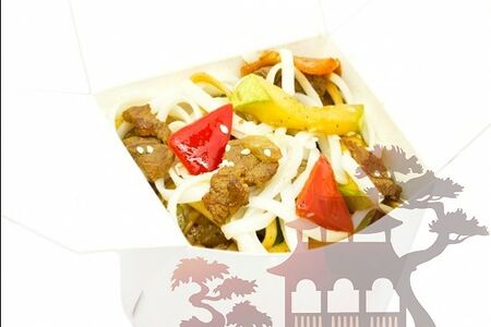 Вок говядина с лапшой и овощами по-пекински
