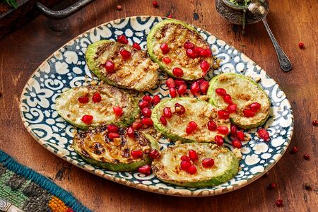 Кабачки жареные с грецким орехом