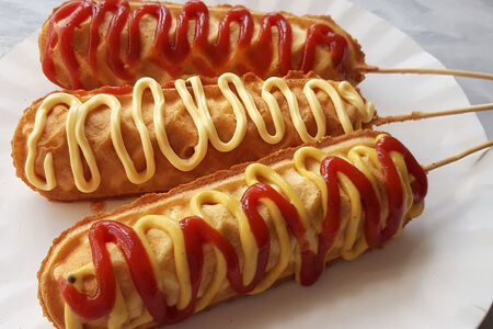 Сытный корн-дог со cвинoй сосиской