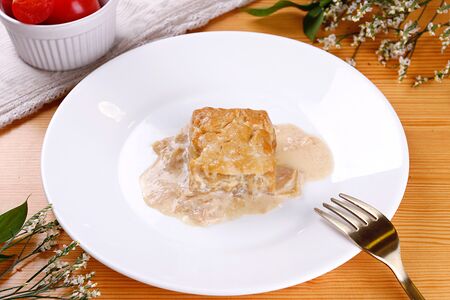 Минтай по-азиатски на луковой подушке