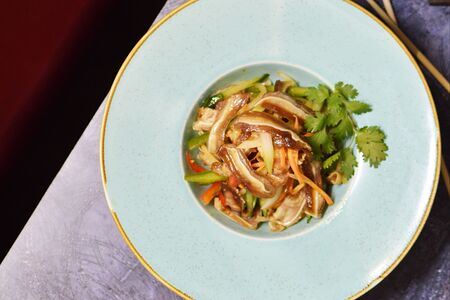 Салат со свиными ушками