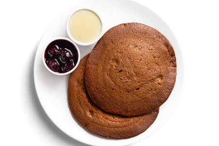 Шоколадные панкейки с вишней