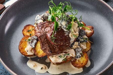 Телятина с соусом из сморчков