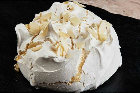 Меренга с миндалем