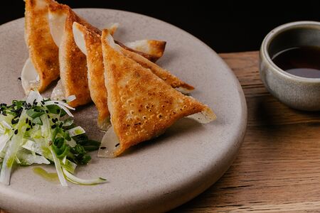 Гёдзе с лососем и гребешком