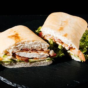 Чиабатта с курицей и беконом