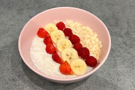 Рисовая каша с ягодами