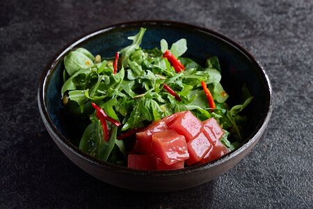 Зелёный салат с тунцом