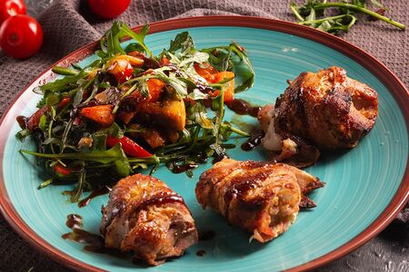 Свиная вырезка с беконом