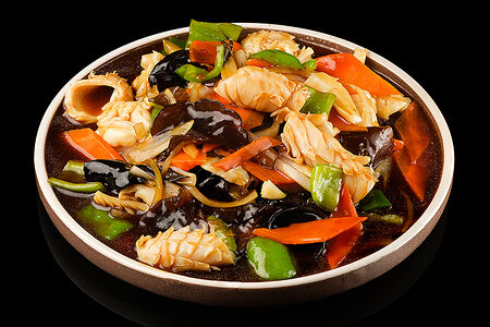 Кальмар с овощами