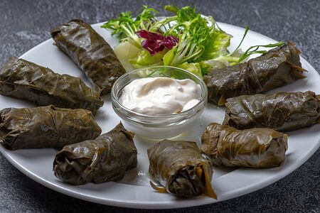 Долма из винoградных листьев