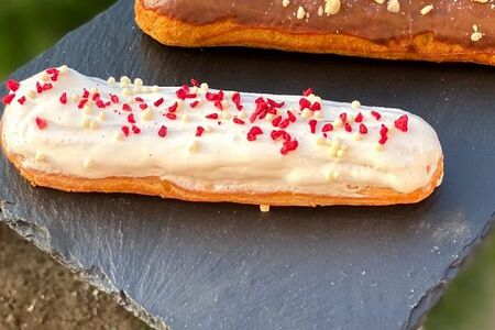 Арахисовый эклер