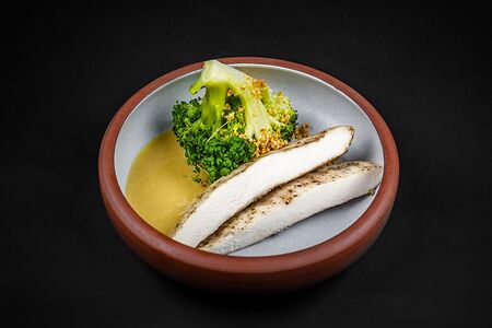 Цыпленок на пару с брокколи