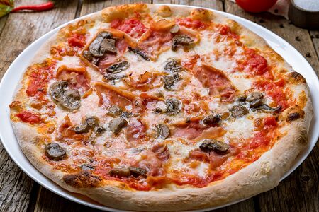 Пицца Ветчина и Грибы