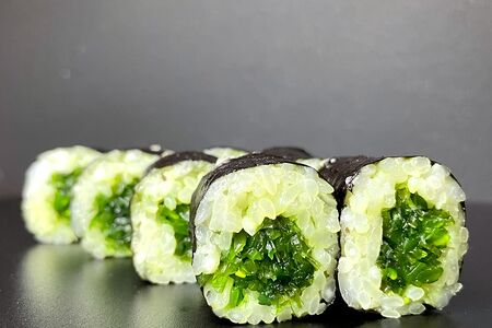 Чука. Имбирь, васаби и соевый соус заказывается отдельно