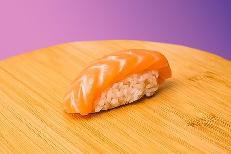 Суши с лососем