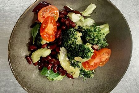 Салат с брокколи и фасолью