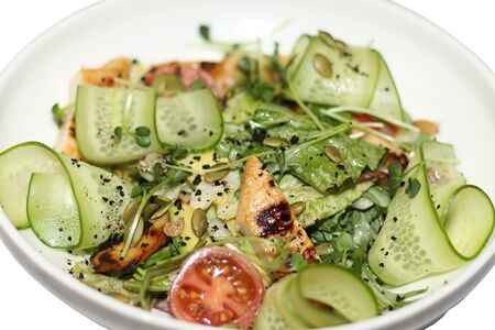 Салата од пилетине са роштилья