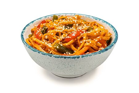 Удон с овощами в остром соусе кимчи