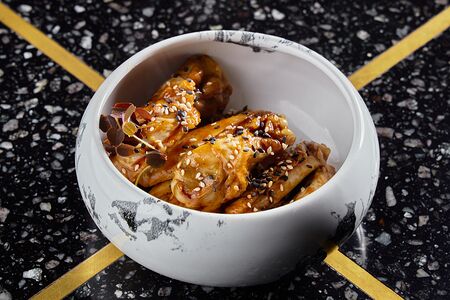 Куриные крылья в соусе баффало