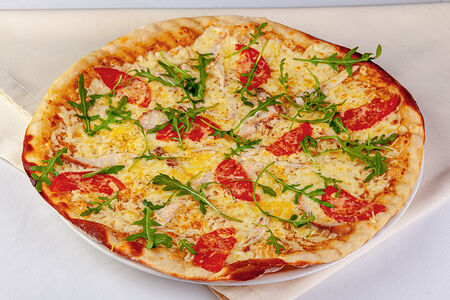 Пицца с курицей и томатами