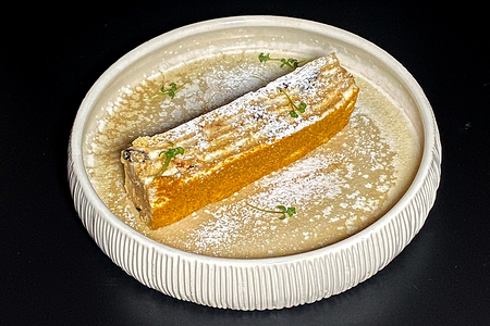 Медовик с черносливом