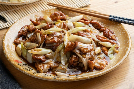 258 Свинина с луком пореем