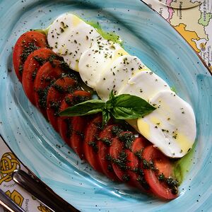 Томаты с сыром Моцарелла