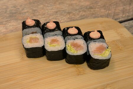 Спайси-лосось маки