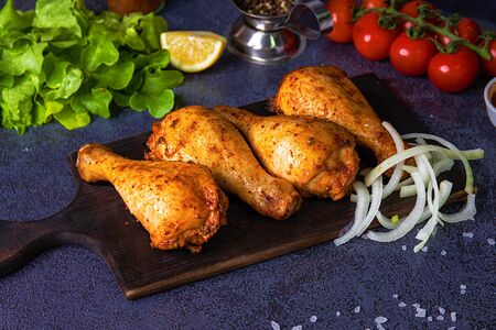 Куриная голень на углях