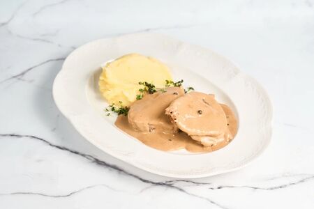 Медальоны из говядины