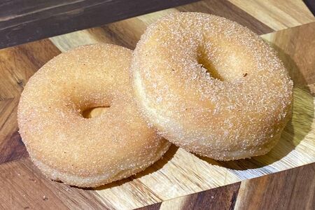 Пончик с яблочной начинкой