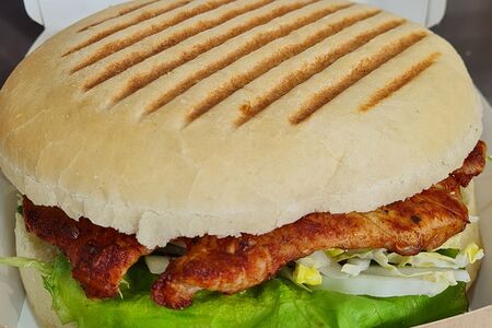 Бургер со свиным стейком