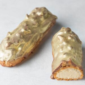Эклер соленая карамель