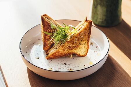 Крок-месье с тамбовским окороком