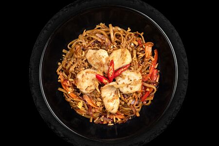 Удон с курицей в соусе терияки