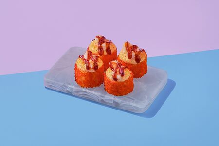 Запеченный ролл с тигровой креветкой 1/2