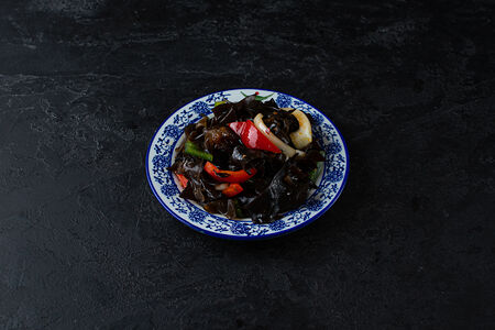 Черные древесные грибы