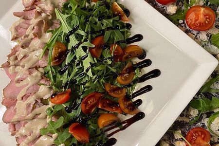 Салат с ростбифом