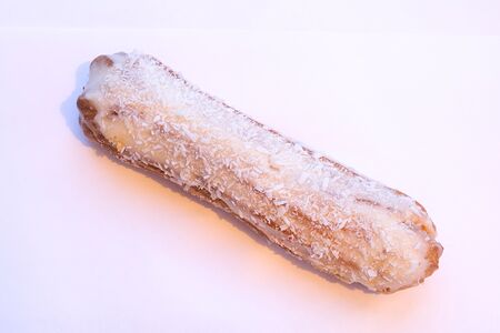 Эклер кокосовый