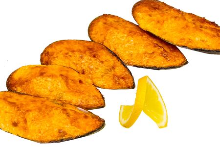 Мидии в ракушках с яки-соусом