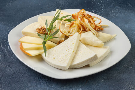 Ассорти из грузинских сыров