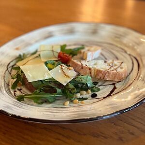 Тартар из говядины с перепелиным желтком